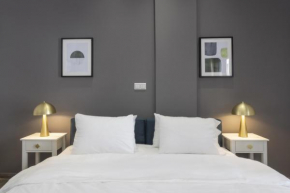 Modern Renovated Apartment in Metaksourgio